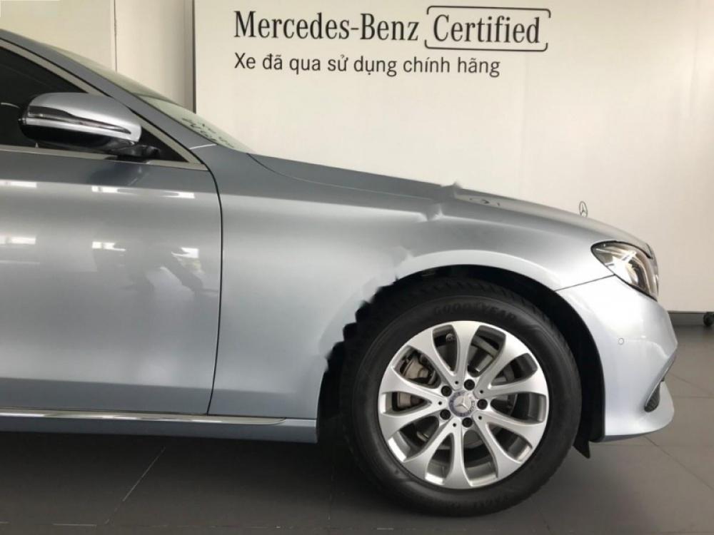 Mercedes-Benz E class E200 2016 - Bán xe Mercedes E200 sản xuất năm 2016, màu bạc