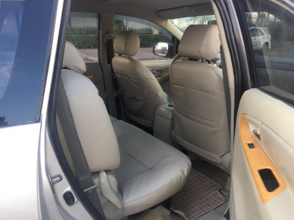 Toyota Innova 2.0 J 2009 - Cần bán xe Toyota Innova 2.0 J sản xuất 2009, màu bạc xe gia đình