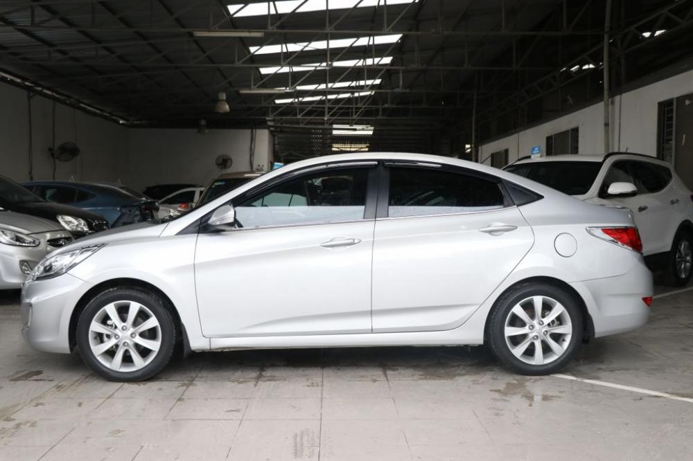 Hyundai Accent Blue 1.4AT 2013 - Cần bán xe Hyundai Accent blue 1.4AT đời 2013, màu bạc, xe nhập, 438tr