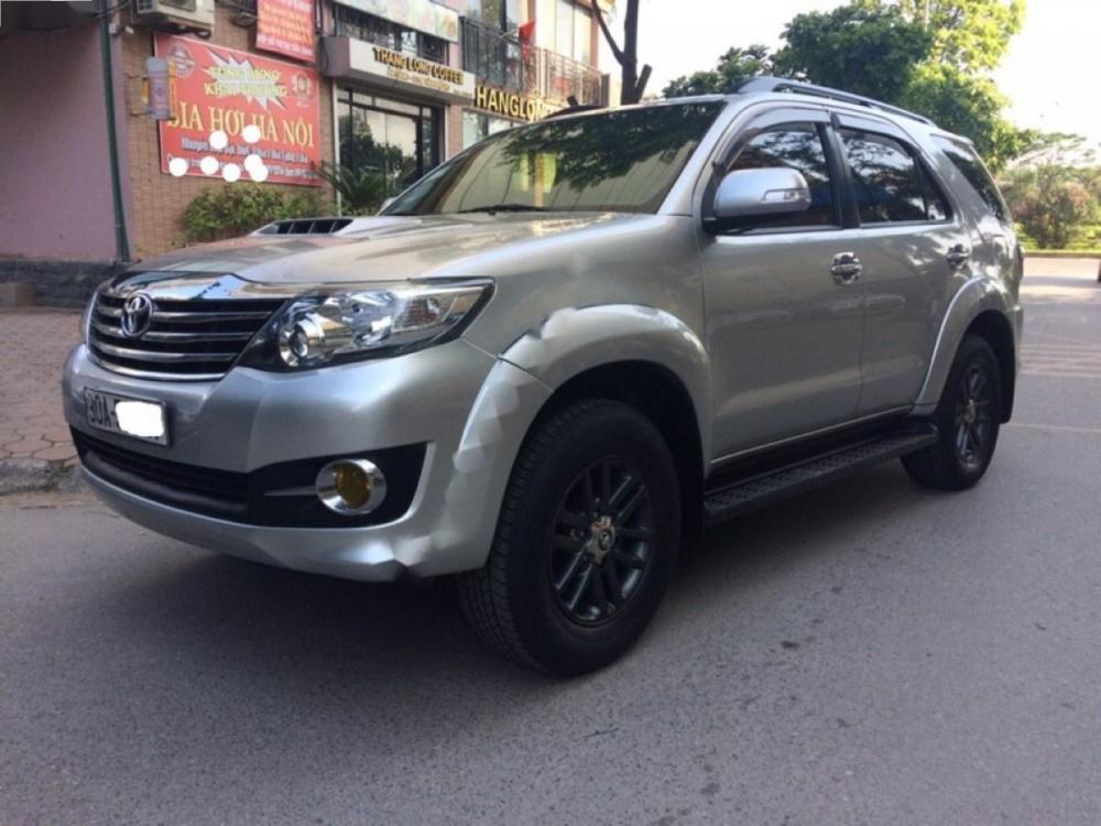 Toyota Fortuner 2.5G 2015 - Cần bán Toyota Fortuner 2.5G đời 2015, màu bạc giá cạnh tranh