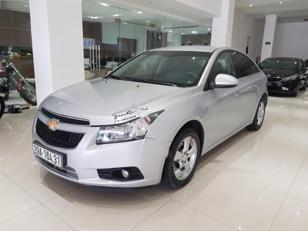 Chevrolet Cruze 2011 - Cần bán xe Chevrolet Cruze sản xuất năm 2011, màu bạc, giá tốt