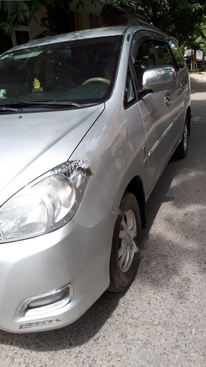 Toyota Innova J 2008 - Cần bán gấp Toyota Innova J sản xuất năm 2008, màu bạc 