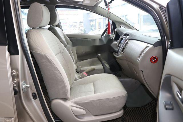 Toyota Innova   E 2.0MT  2014 - Cần bán lại xe Toyota Innova E 2.0MT đời 2014, giá chỉ 586 triệu