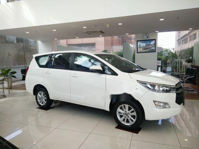 Toyota Innova   2.0 E  2018 - Bán xe Toyota Innova 2.0 E sản xuất năm 2018, màu trắng, giá 713tr