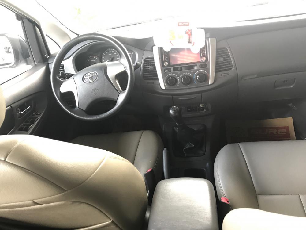 Toyota Innova 2.0E 2013 - Bán Innova E 2013, màu vàng cát