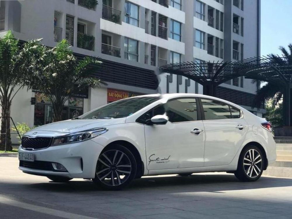 Kia Cerato 1.6 AT 2016 - Cần bán lại xe Kia Cerato 1.6 AT sản xuất 2016, màu trắng chính chủ, 595tr