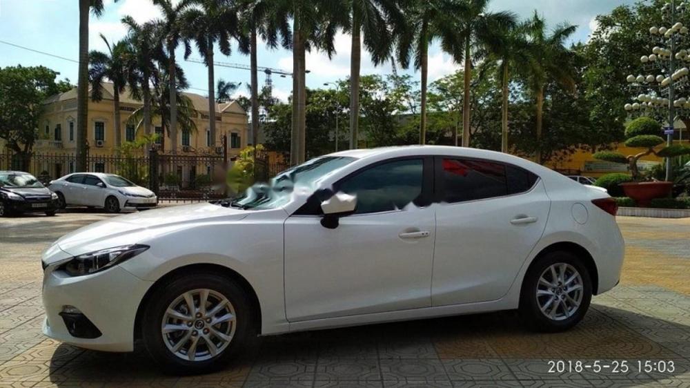 Mazda 3 1.5 AT 2017 - Cần bán gấp Mazda 3 1.5 AT sản xuất 2017, màu trắng, 650 triệu