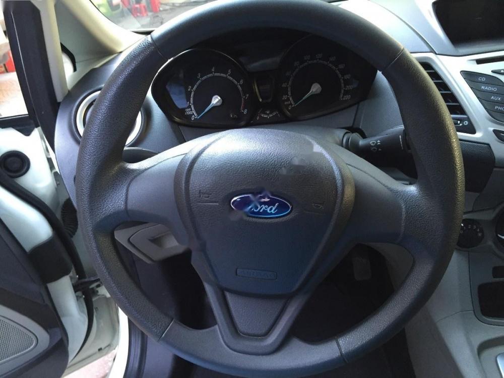 Ford Fiesta 2015 - Bán ô tô Ford Fiesta đời 2015, màu trắng