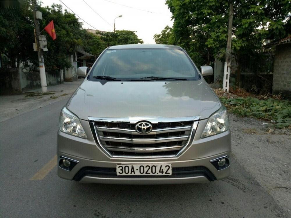 Toyota Innova 2.0E 2013 - Bán xe Toyota Innova 2.0E sản xuất 2013 chính chủ, 515 triệu