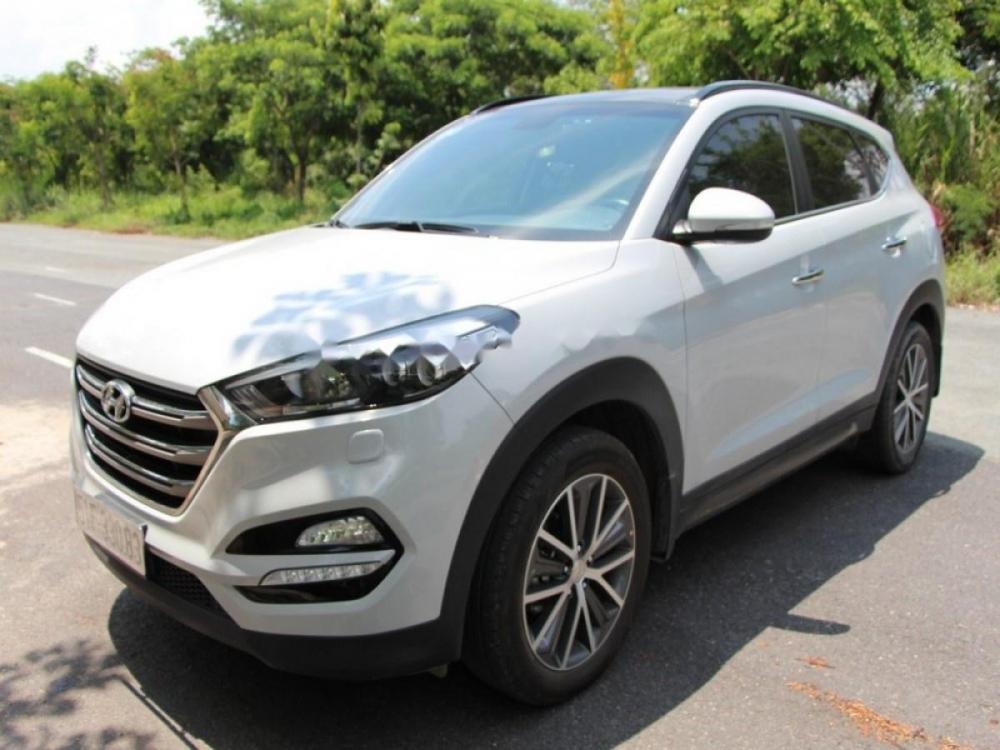 Hyundai Tucson 2015 - Cần bán Hyundai Tucson sản xuất năm 2015, màu trắng, nhập khẩu, 890tr