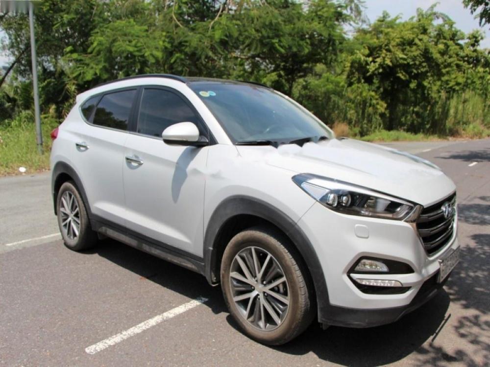 Hyundai Tucson 2015 - Cần bán Hyundai Tucson sản xuất năm 2015, màu trắng, nhập khẩu, 890tr