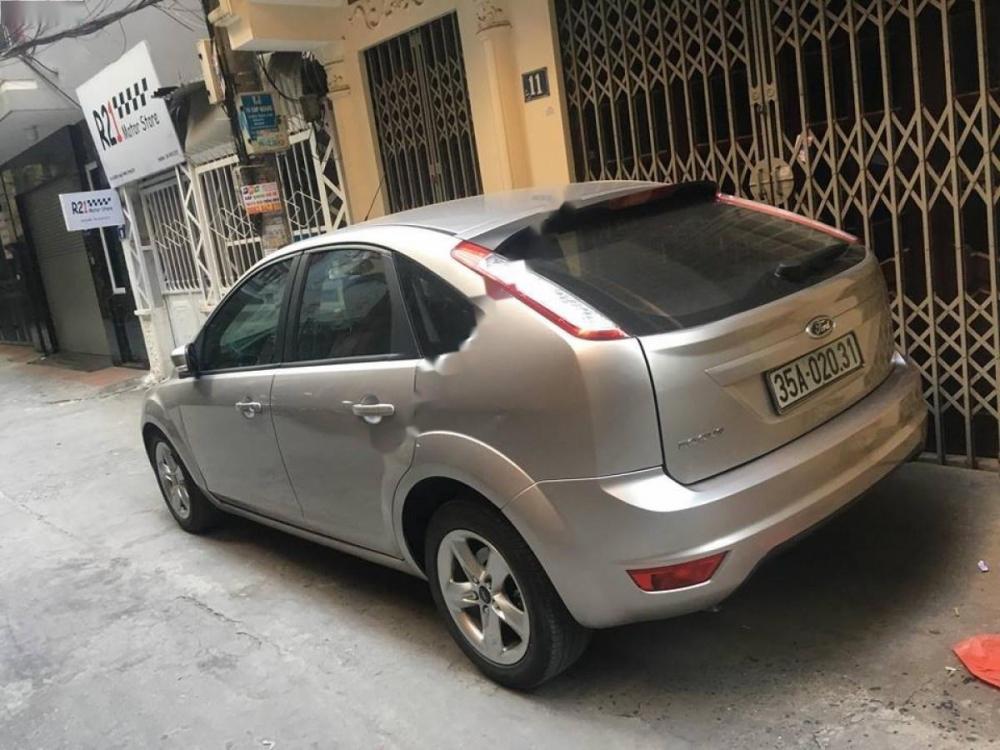 Ford Focus 2013 - Bán xe Ford Focus đời 2013, màu bạc giá cạnh tranh