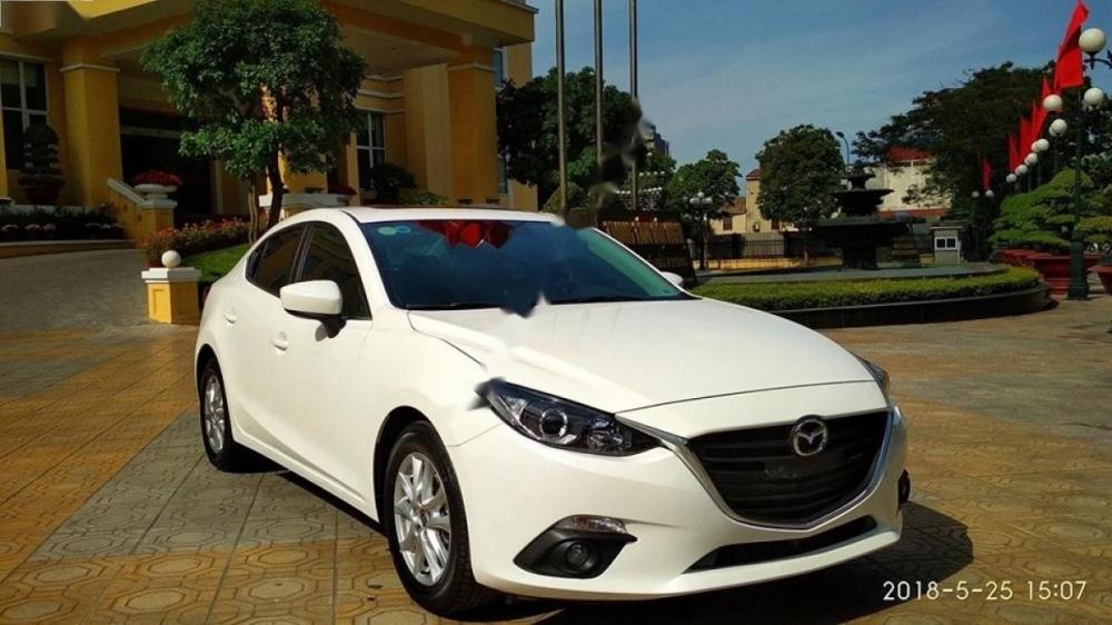 Mazda 3 1.5 AT 2017 - Cần bán gấp Mazda 3 1.5 AT sản xuất 2017, màu trắng, 650 triệu