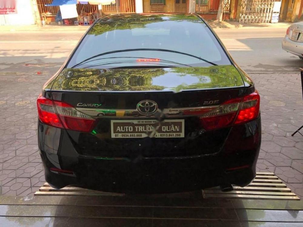 Toyota Camry 2.0E 2014 - Cần bán lại xe Toyota Camry 2.0E đời 2014, màu đen số tự động