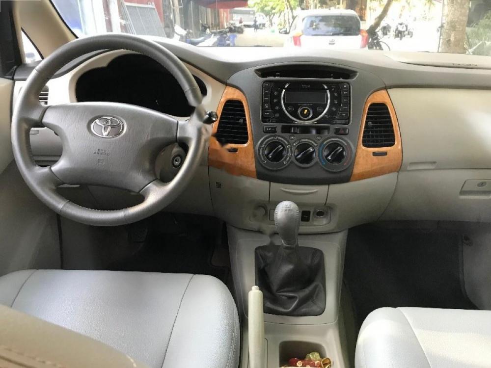 Toyota Innova 2011 - Cần bán lại xe Toyota Innova sản xuất năm 2011 giá cạnh tranh