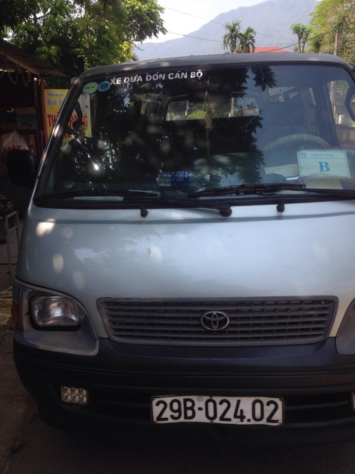 Toyota Hiace 2001 - Cần bán lại xe Toyota Hiace đăng ký lần đầu 2001, màu xanh lam, chính chủ, giá chỉ 52tr