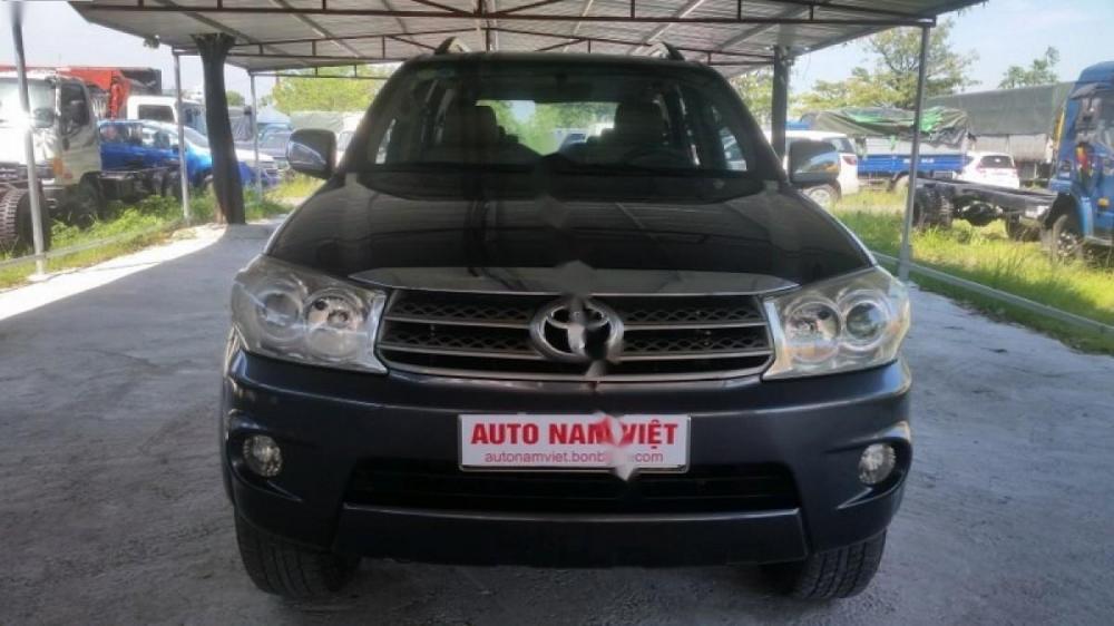 Toyota Fortuner 4x4 AT 2011 - Cần bán xe Toyota Fortuner 4x4 AT sản xuất 2011, giá 565tr