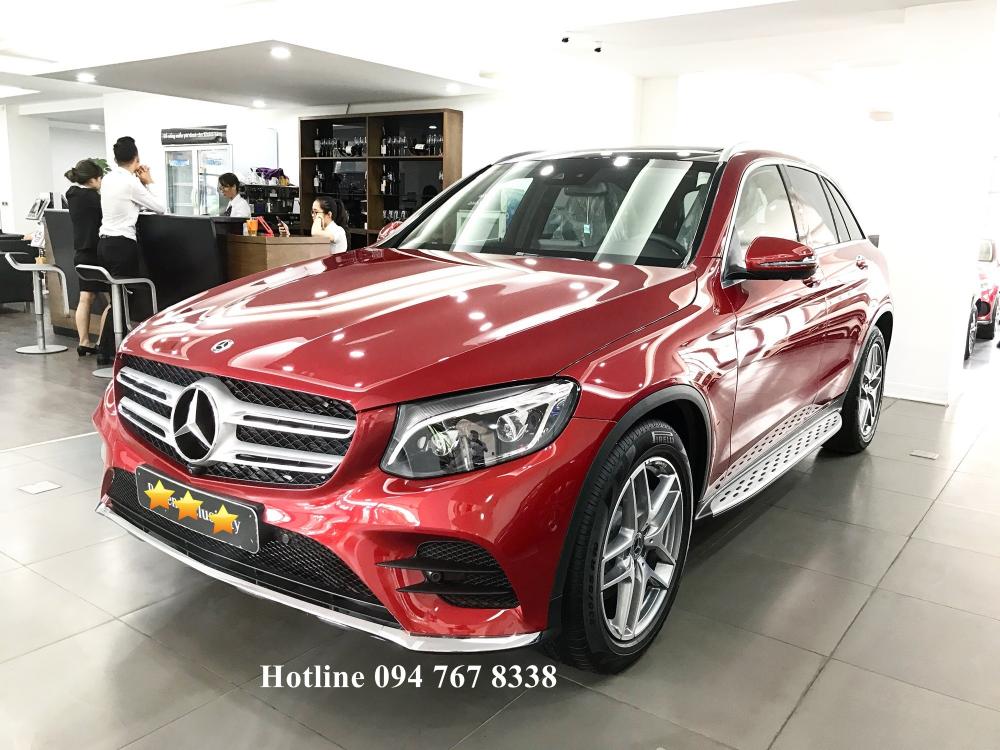 Mercedes-Benz GLC-Class GLC300 AMG 2018 - Bán xe Mercedes GLC300 AMG 2018 màu đỏ, chính chủ chạy lướt giá tốt