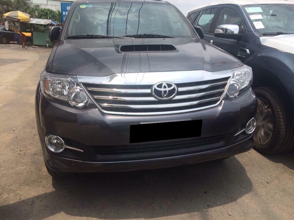 Toyota Fortuner 2016 - Gia đình cần bán Fortuner 2016 đk 2017, máy dầu, màu xám lông chuột