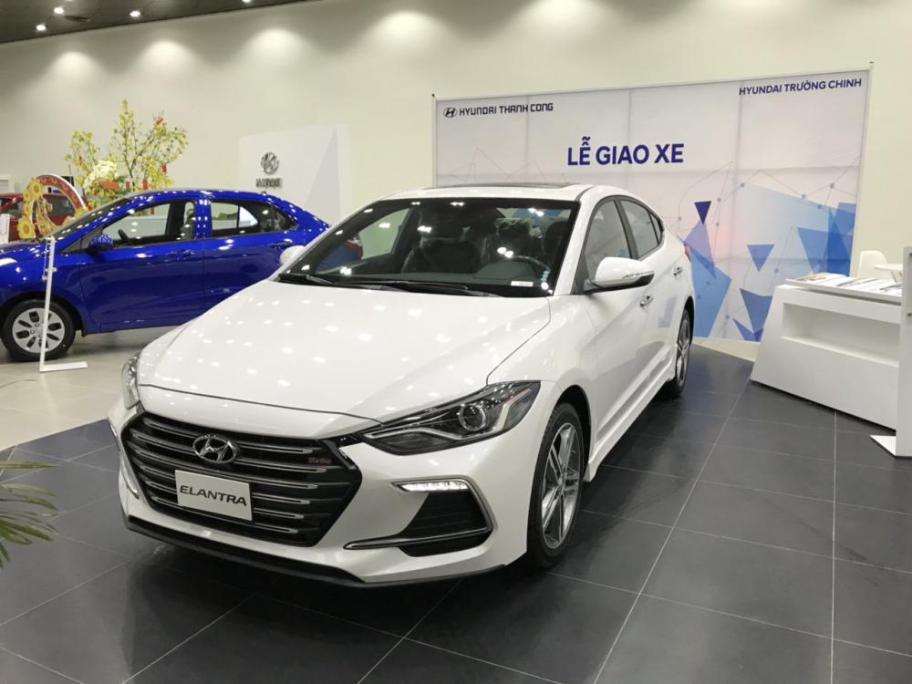 Hyundai Elantra 1.6 MT 2018 - Bán Hyundai Elantra giá chỉ từ 559 triệu, ưu đãi cực sốc