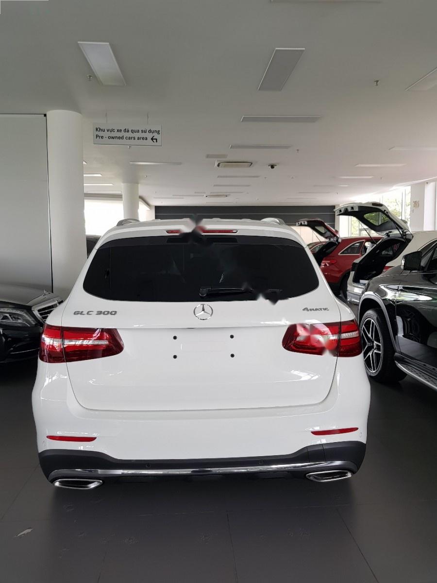 Mercedes-Benz GLC-Class GLC 300 4Matic 2018 - Bán xe Mercedes GLC 300 4Matic đời 2018, màu trắng