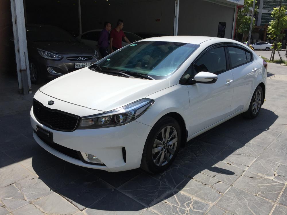 Kia Cerato MT 2017 - Bán Kia Cerato MT năm sản xuất 2017, màu trắng, giá cạnh tranh, giao xe nhanh