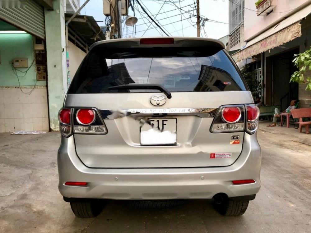 Toyota Fortuner G 2016 - Bán Toyota Fortuner G năm 2016, màu bạc xe gia đình, 910tr