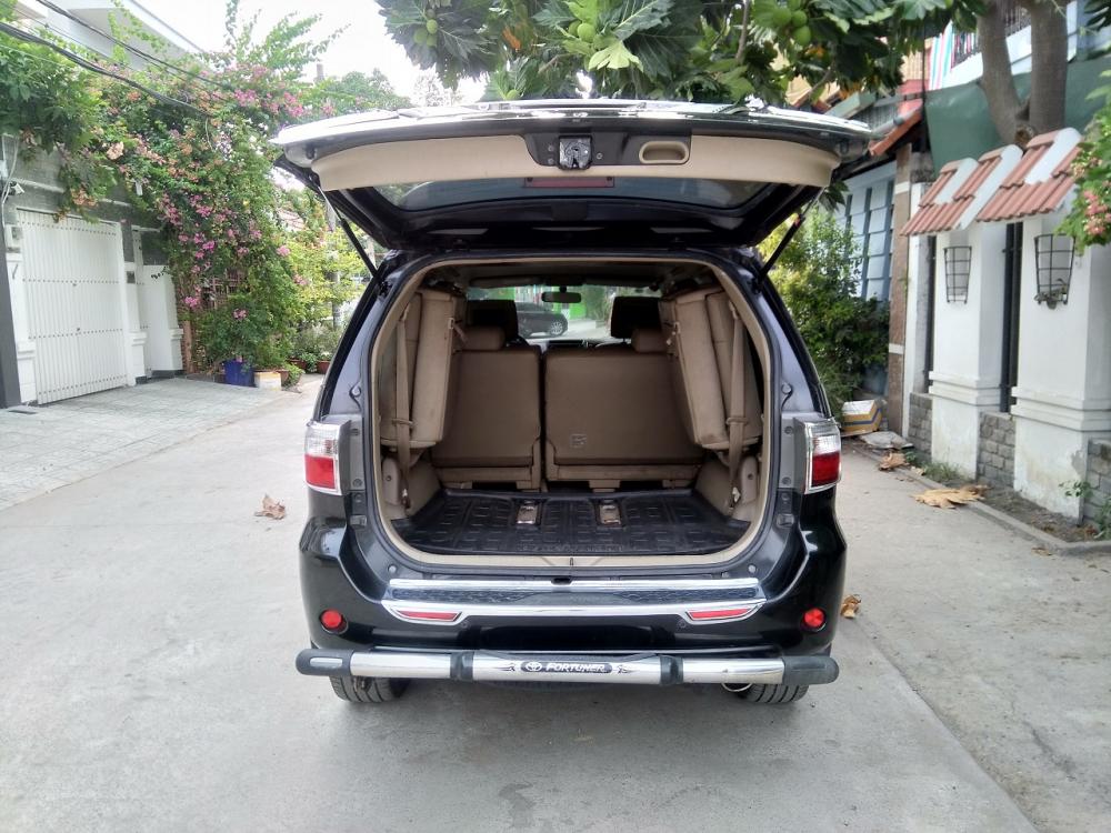 Toyota Fortuner V 2010 - Cần bán nhanh xe Fortuner 2010 tự động 4x4 xăng, màu đen còn rất đẹp