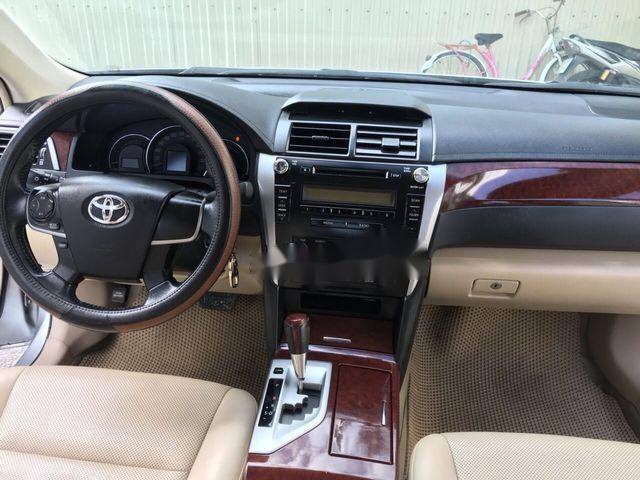 Toyota Camry 2014 - Bán Toyota Camry đời 2014, màu bạc