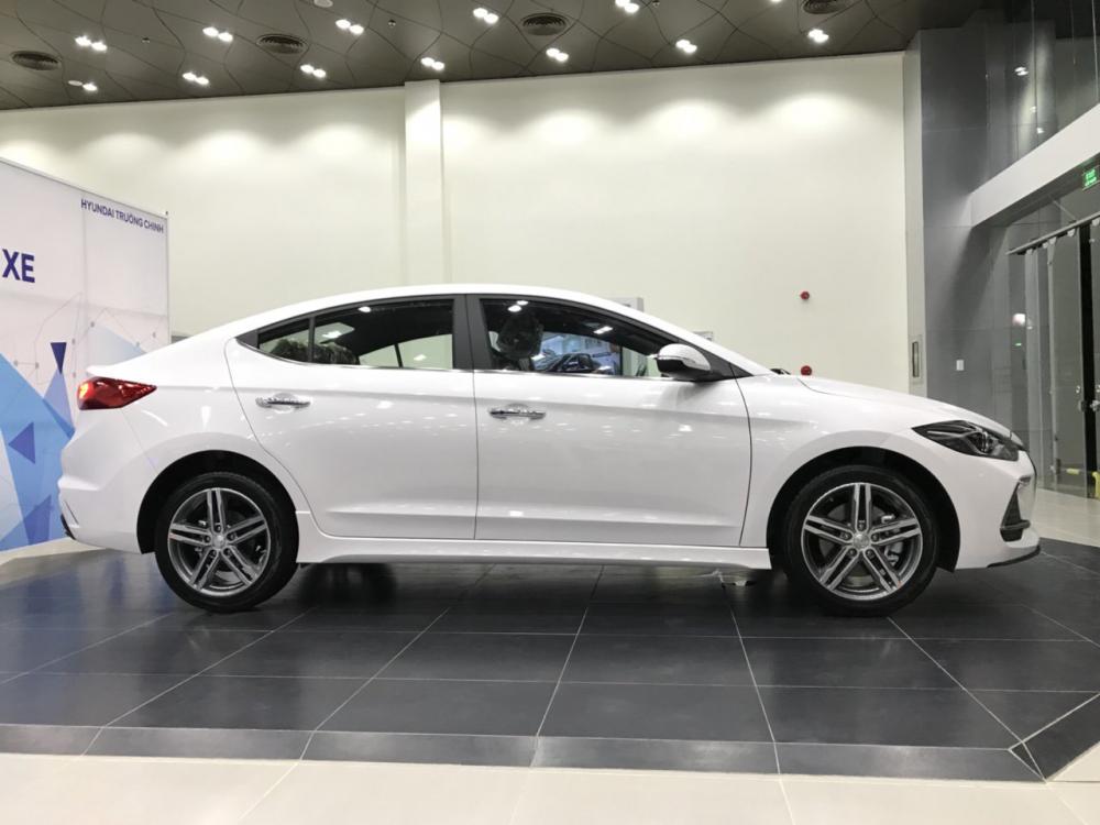 Hyundai Elantra 1.6 MT 2018 - Bán Hyundai Elantra giá chỉ từ 559 triệu, ưu đãi cực sốc