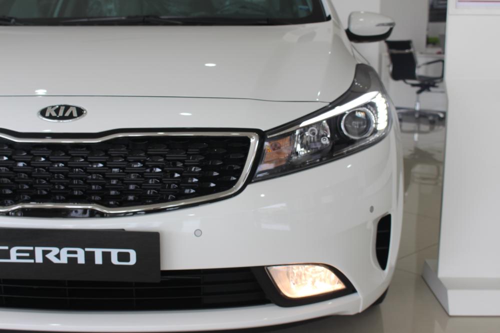 Kia Cerato 1.6 AT 2018 - Siêu ưu đãi - Kia Cerato 1.6 AT giá chỉ còn 589 triệu. Hotline: Tâm 0938.805.635