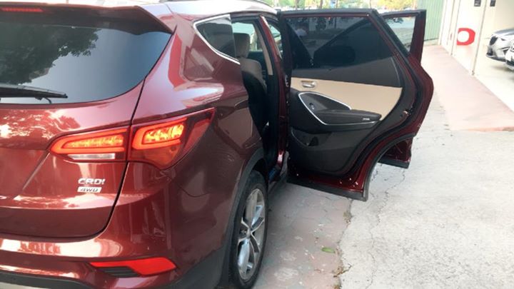 Hyundai Santa Fe 2.0L 4WD 2018 - Bán Hyundai Santa Fe 2.0L 4WD sản xuất 2018, Full dầu đặc biệt, odo 5000km