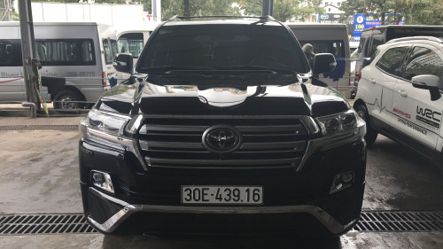 Toyota Land Cruiser  5.7 AT  2016 - Chính chủ bán Toyota Land Cruiser 5.7 AT đời 2016, màu đen