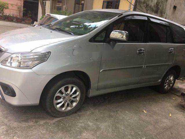 Toyota Innova 2014 - Cần bán lại xe Toyota Innova sản xuất năm 2014, màu bạc, giá chỉ 580 triệu