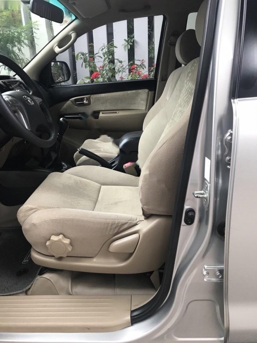 Toyota Fortuner 2.5G 2015 - Bán Toyota Fortuner 2.5G sản xuất 2015, màu bạc