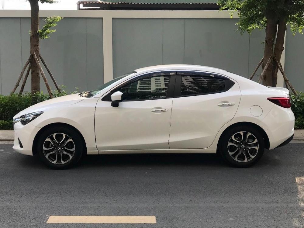 Mazda 2 2016 - Bán xe Mazda 2 2016, màu trắng còn mới