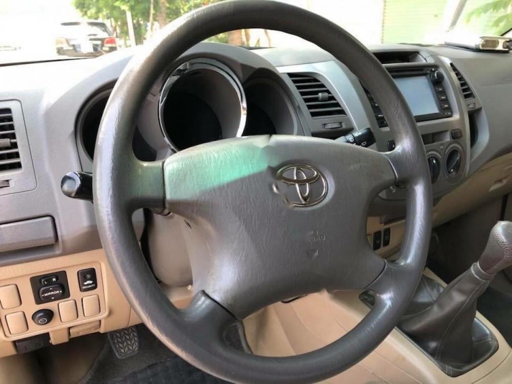 Toyota Fortuner 2.5G 2010 - Cần bán lại xe Toyota Fortuner 2.5G năm sản xuất 2010, màu xám giá cạnh tranh