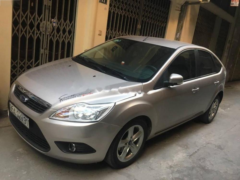 Ford Focus 2013 - Bán xe Ford Focus đời 2013, màu bạc giá cạnh tranh