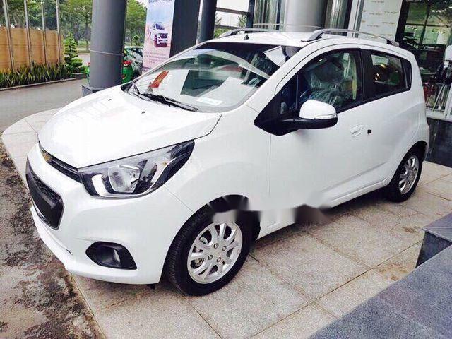 Chevrolet Spark 2018 - Cần bán Chevrolet Spark sản xuất năm 2018, màu trắng, giá chỉ 389 triệu