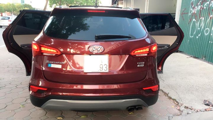 Hyundai Santa Fe 2.0L 4WD 2018 - Bán Hyundai Santa Fe 2.0L 4WD sản xuất 2018, Full dầu đặc biệt, odo 5000km