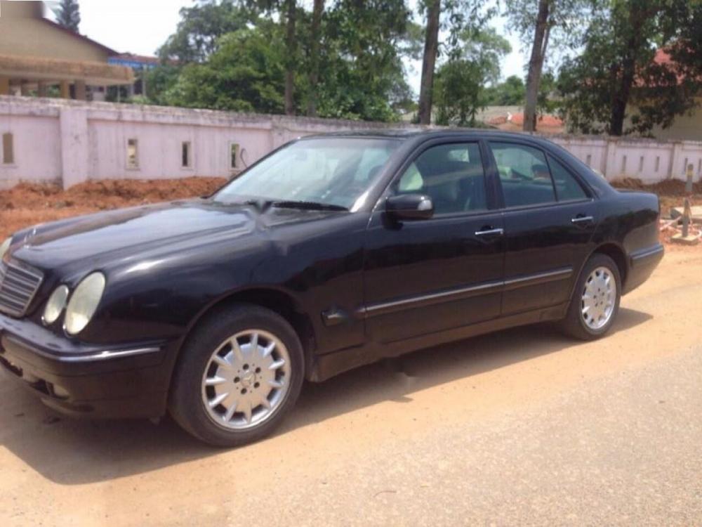 Mercedes-Benz E class 2001 - Cần bán lại xe Mercedes sản xuất năm 2001, màu đen, xe nhập, 160 triệu