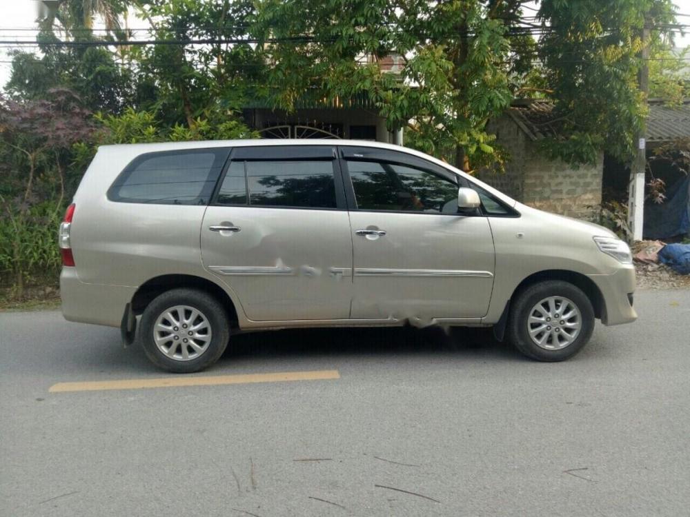 Toyota Innova 2.0E 2013 - Bán xe Toyota Innova 2.0E sản xuất 2013 chính chủ, 515 triệu