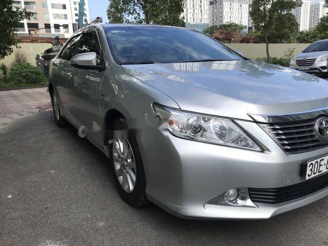 Toyota Camry 2014 - Bán Toyota Camry đời 2014, màu bạc