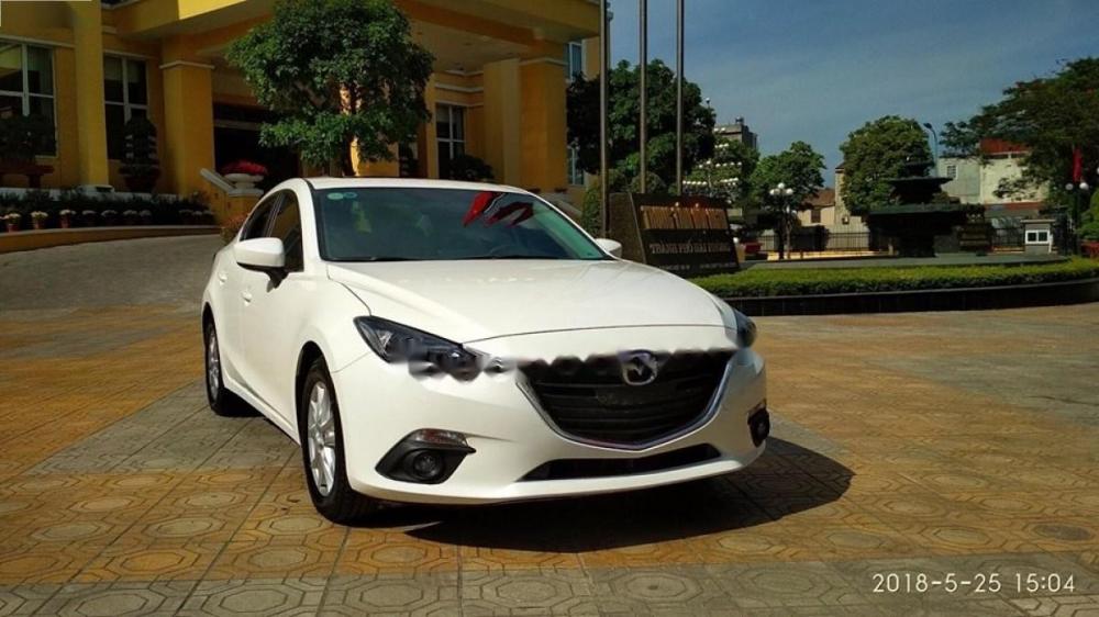 Mazda 3 1.5 AT 2017 - Cần bán gấp Mazda 3 1.5 AT sản xuất 2017, màu trắng, 650 triệu