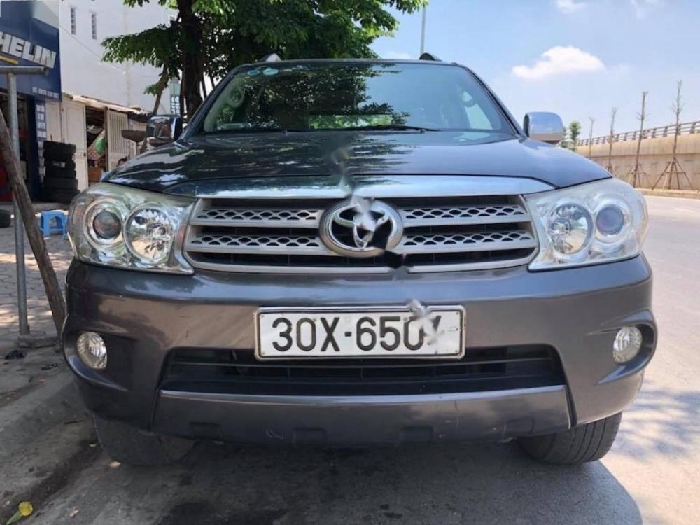 Toyota Fortuner 2.5G 2010 - Cần bán lại xe Toyota Fortuner 2.5G năm sản xuất 2010, màu xám giá cạnh tranh