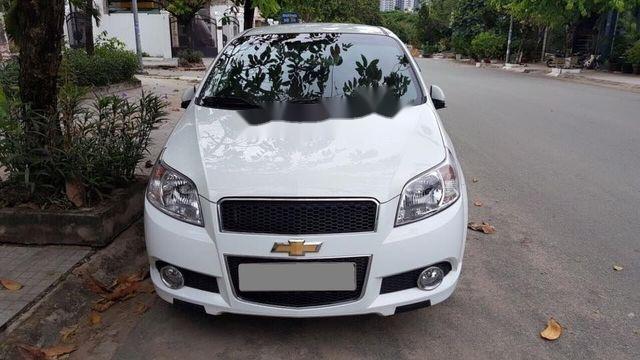 Chevrolet Aveo   LT  2017 - Cần bán gấp Chevrolet Aveo LT sản xuất 2017, màu trắng như mới, giá tốt