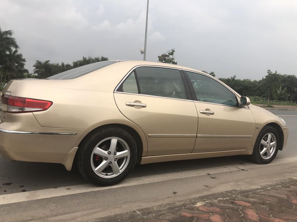 Honda Accord 2004 - Cần bán gấp Honda Accord năm 2004 màu vàng, 350 triệu, xe nhập