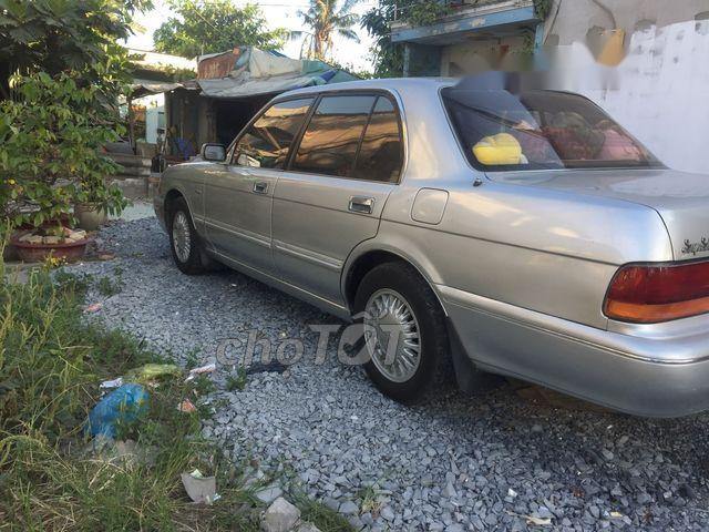 Toyota Crown 1992 - Bán xe Toyota Crown đời 1992, màu bạc như mới