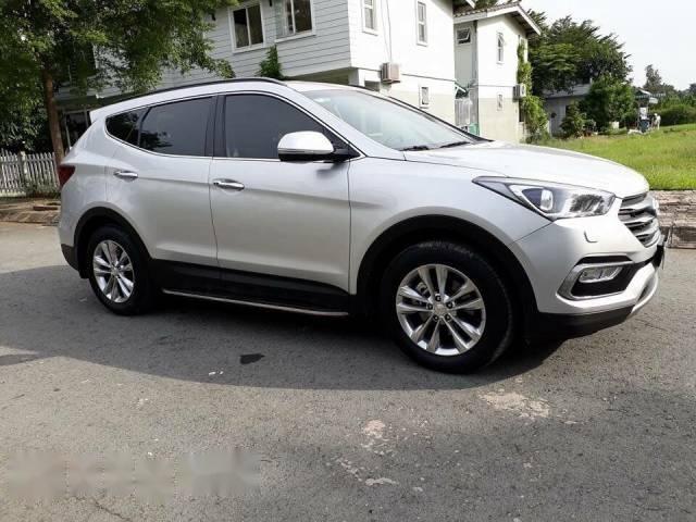 Hyundai Santa Fe 2.4 2017 - Cần bán xe Hyundai Santa Fe 2017 màu bạc 2.4 tự động