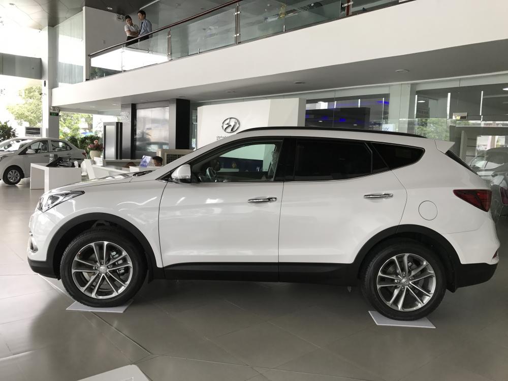 Hyundai Santa Fe full 2018 - Bán Hyundai Santa Fe full đời 2018 máy Dầu, màu trắng, mới 100%